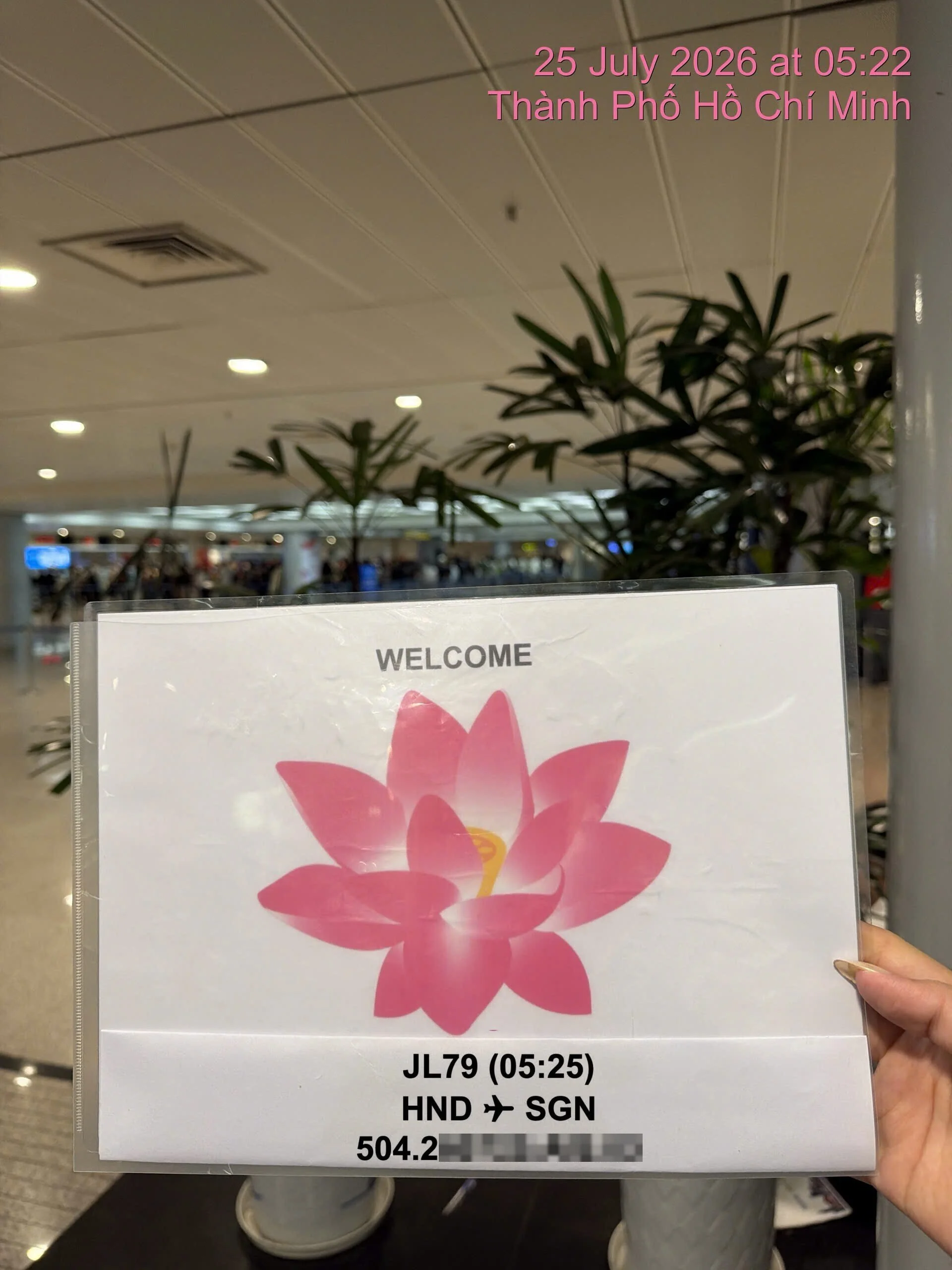 VJP FASTTRACK staff preparing to meet a JL79 passenger at Tan Son Nhat Airport