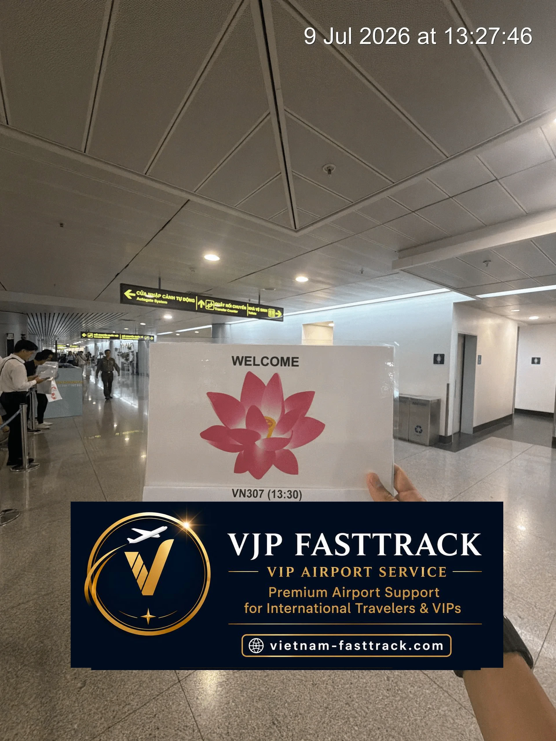 VJP FASTTRACK staff preparing to meet a VN307 passenger at Tan Son Nhat Airport