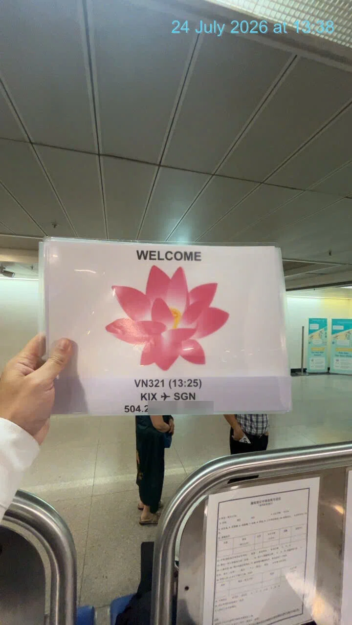 Arrival Fast Track staff preparing to meet the VN321 passenger at Tan Son Nhat International Airport