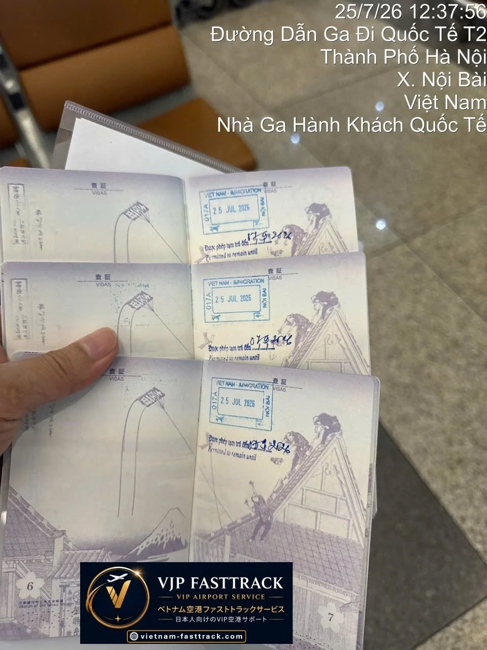 ノイバイ国際空港でVN349便のサポート後に移動するお客様